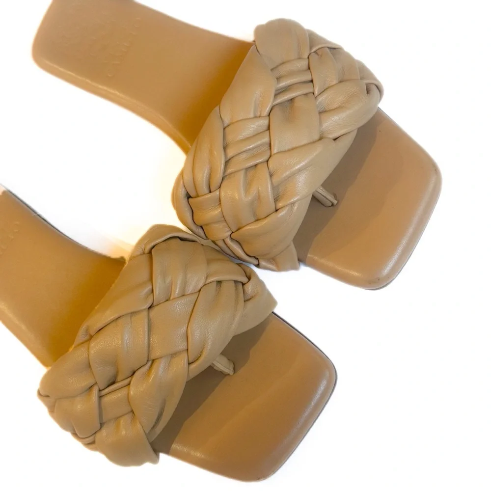 VINCE CAMUTOWomen's Antonni Flat Sandals braided/ slip on ❤️ - Picture 3 of 5